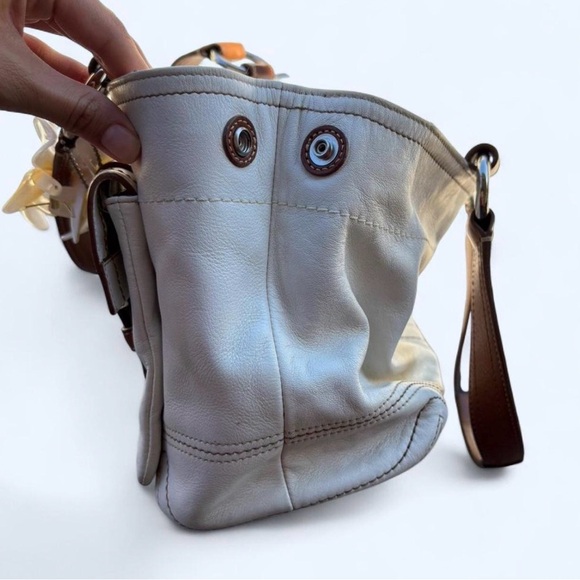 Coach Vintage Soho Cream Leather Shoulder bag - Picture 5 of 8
